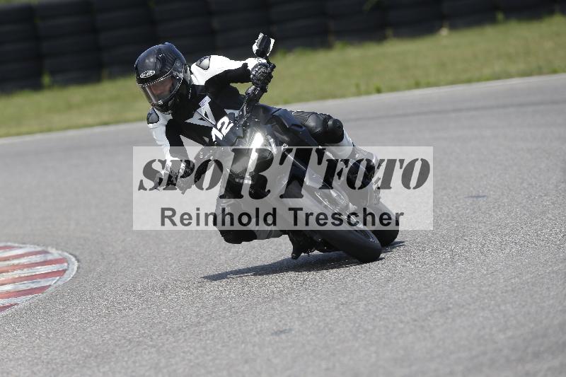 /27 12.06.2025 Ducati Schweiz Trackday Warmup  ADR/blau-bleu/12